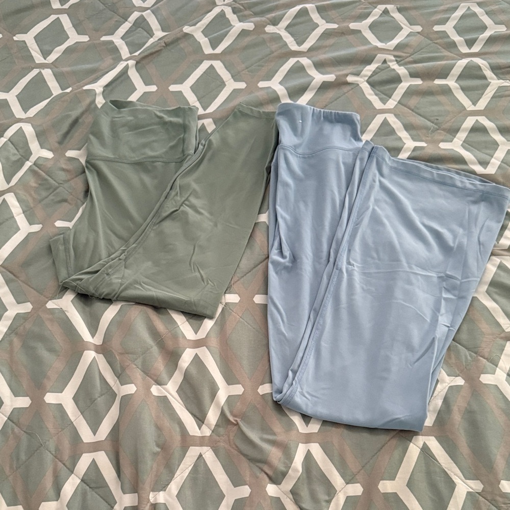 Set of Two Leggings in Green and Blue